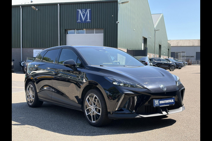 MG Mg4 electric Luxury 64 kWh LONG RANGE | SOH 97% | 15.000KM | 360° CAMERA | STOEL & STUURVERWARMING | 7 JAAR MG GARANTIE T/M 07-2031 | ELEKTRISCHE STOEL | DODEHOEK SENSOR | ADAPTIVE CRUISE CONTROL|