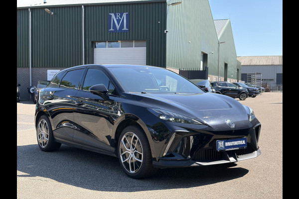 MG Mg4 electric Luxury 64 kWh LONG RANGE | SOH 97% | 15.000KM | 360° CAMERA | STOEL & STUURVERWARMING | 7 JAAR MG GARANTIE T/M 07-2031 | ELEKTRISCHE STOEL | DODEHOEK SENSOR | ADAPTIVE CRUISE CONTROL|