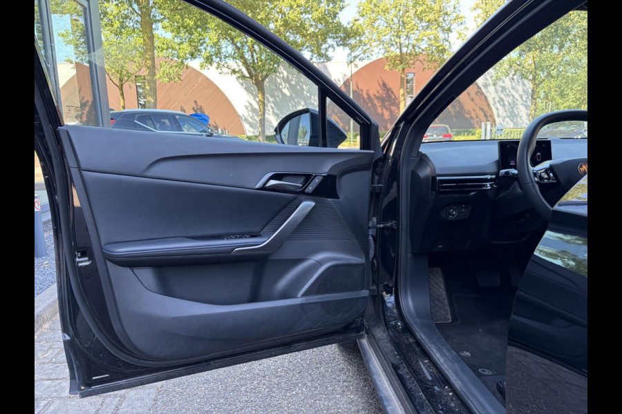 MG Mg4 electric Luxury 64 kWh LONG RANGE | SOH 97% | 15.000KM | 360° CAMERA | STOEL & STUURVERWARMING | 7 JAAR MG GARANTIE T/M 07-2031 | ELEKTRISCHE STOEL | DODEHOEK SENSOR | ADAPTIVE CRUISE CONTROL|