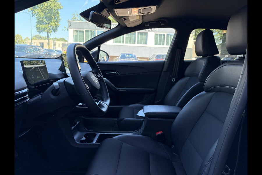 MG Mg4 electric Luxury 64 kWh LONG RANGE | SOH 97% | 15.000KM | 360° CAMERA | STOEL & STUURVERWARMING | 7 JAAR MG GARANTIE T/M 07-2031 | ELEKTRISCHE STOEL | DODEHOEK SENSOR | ADAPTIVE CRUISE CONTROL|