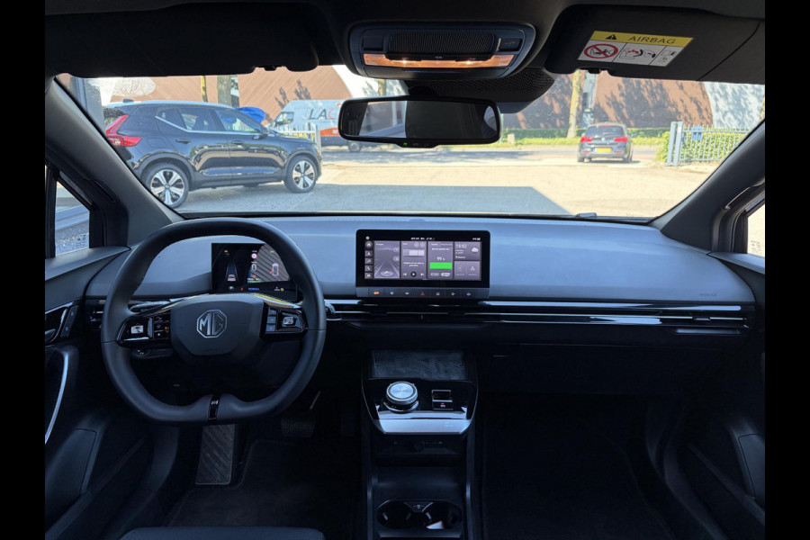 MG Mg4 electric Luxury 64 kWh LONG RANGE | SOH 97% | 15.000KM | 360° CAMERA | STOEL & STUURVERWARMING | 7 JAAR MG GARANTIE T/M 07-2031 | ELEKTRISCHE STOEL | DODEHOEK SENSOR | ADAPTIVE CRUISE CONTROL|