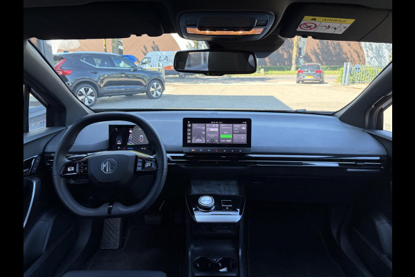 MG Mg4 electric Luxury 64 kWh LONG RANGE | SOH 97% | 15.000KM | 360° CAMERA | STOEL & STUURVERWARMING | 7 JAAR MG GARANTIE T/M 07-2031 | ELEKTRISCHE STOEL | DODEHOEK SENSOR | ADAPTIVE CRUISE CONTROL|