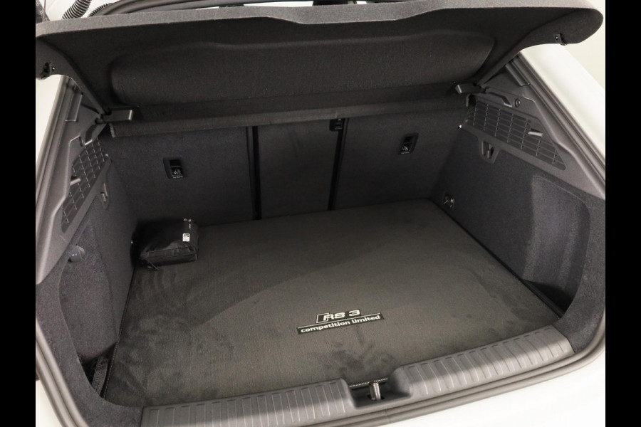 Audi RS3 Sportback Competition Limited 2.5 TFSI 295 kW / 400 PK SB | 599 / 750  gelimiteerde oplage | Audi Exclusive Matte Gletsjerwit | Panoramadak | Sonos | HUD |