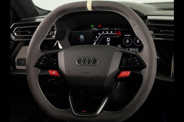 Audi RS3 Sportback Competition Limited 2.5 TFSI 295 kW / 400 PK SB | 599 / 750  gelimiteerde oplage | Audi Exclusive Matte Gletsjerwit | Panoramadak | Sonos | HUD |