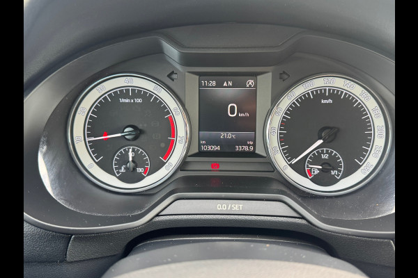 Škoda Octavia Combi 1.0 TSI Business * Parkeersensoren * Navigatie * Stoelverwarming *