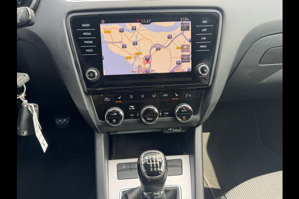 Škoda Octavia Combi 1.0 TSI Business * Parkeersensoren * Navigatie * Stoelverwarming *