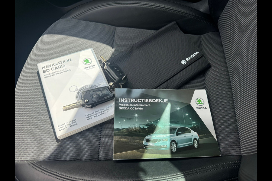 Škoda Octavia Combi 1.0 TSI Business * Parkeersensoren * Navigatie * Stoelverwarming *