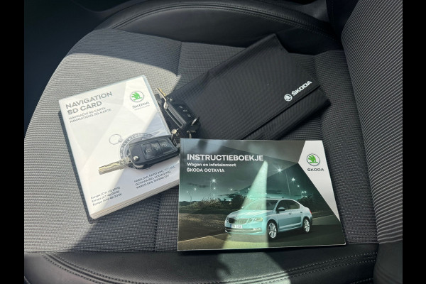 Škoda Octavia Combi 1.0 TSI Business * Parkeersensoren * Navigatie * Stoelverwarming *