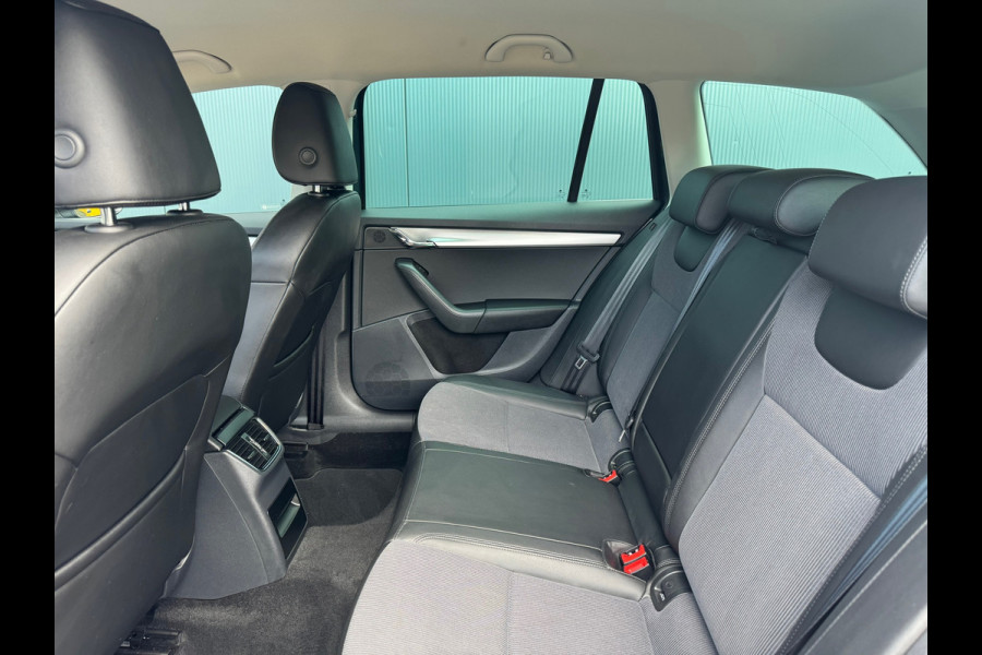 Škoda Octavia Combi 1.0 TSI Business * Parkeersensoren * Navigatie * Stoelverwarming *