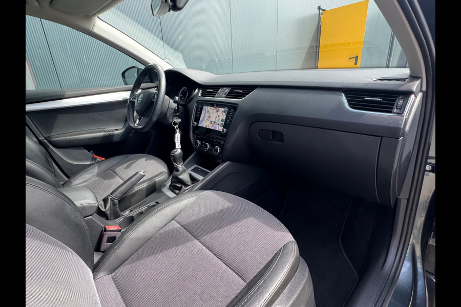 Škoda Octavia Combi 1.0 TSI Business * Parkeersensoren * Navigatie * Stoelverwarming *