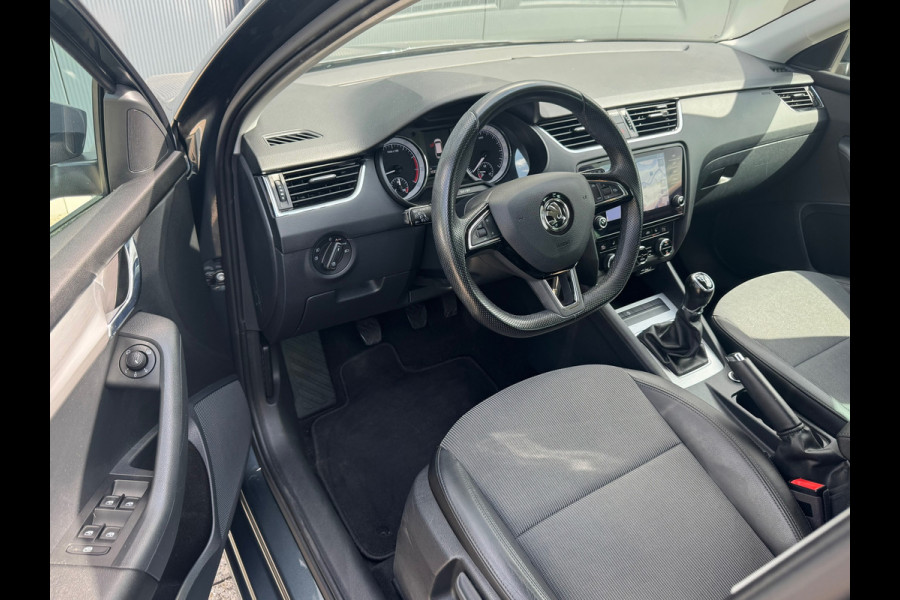 Škoda Octavia Combi 1.0 TSI Business * Parkeersensoren * Navigatie * Stoelverwarming *