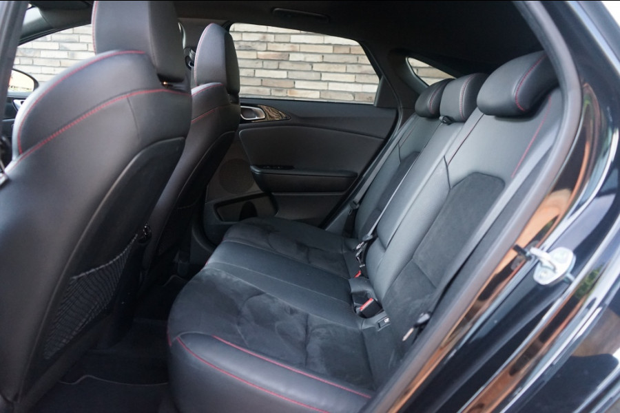 Kia ProCeed GT 1.6 T-GDI DCT/Pano/JBL/Memory/ACC/204PK