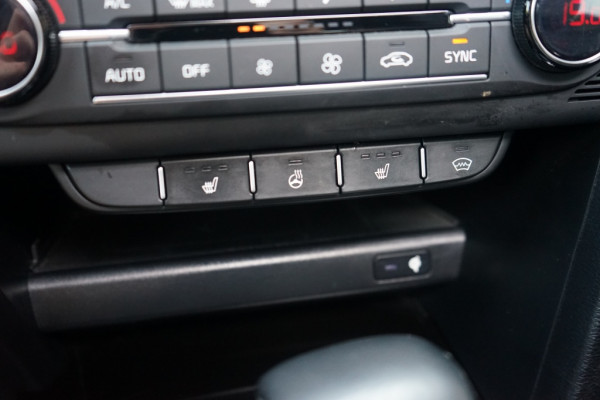 Kia ProCeed GT 1.6 T-GDI DCT/Pano/JBL/Memory/ACC/204PK