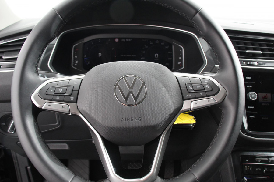 Volkswagen Tiguan Allspace 1.5 TSI 150pk DSG Life 7p. Navigatie Climate Control Trekhaak afneembaar Elektrische bedienbare achterklep Adaptieve Cruise Control Extra Getint Glas