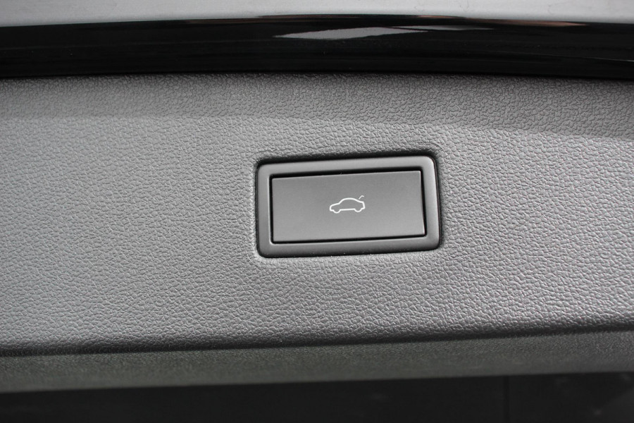 Volkswagen Tiguan Allspace 1.5 TSI 150pk DSG Life 7p. Navigatie Climate Control Trekhaak afneembaar Elektrische bedienbare achterklep Adaptieve Cruise Control Extra Getint Glas