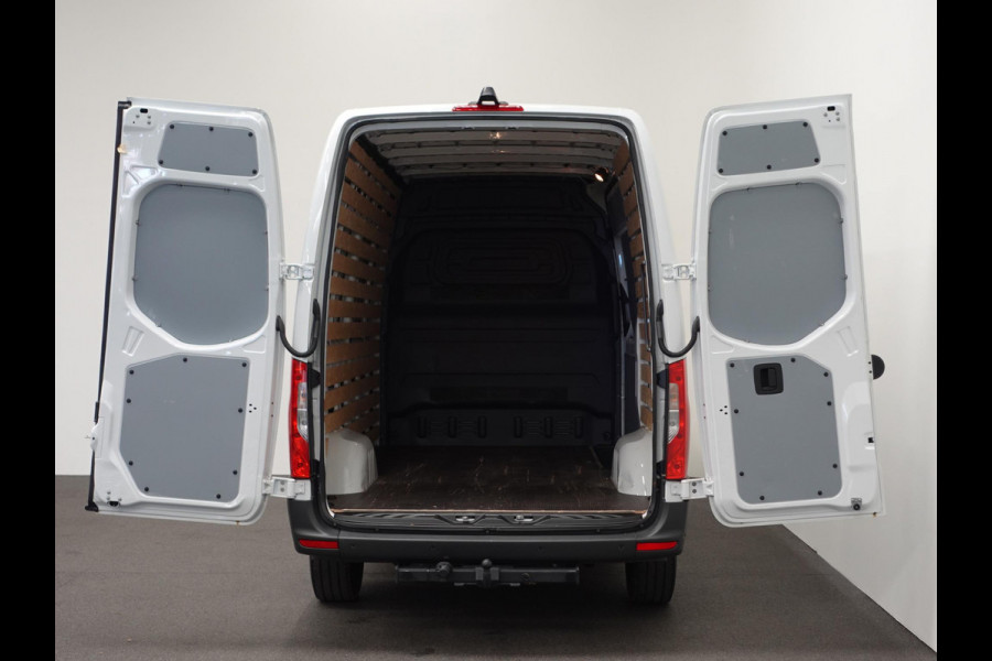 Mercedes-Benz Sprinter 315 CDI Automaat L2H2 PRO Airco MBUX Navigatie Adaptive Cruise Control Leder PDC VA + Camera Trekhaak 3500kg Comfortstoel