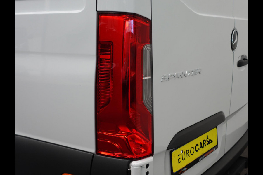 Mercedes-Benz Sprinter 315 CDI Automaat L2H2 PRO Airco MBUX Navigatie Adaptive Cruise Control Leder PDC VA + Camera Trekhaak 3500kg Comfortstoel