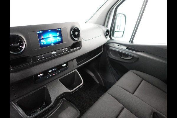 Mercedes-Benz Sprinter 315 CDI Automaat L2H2 PRO Airco MBUX Navigatie Adaptive Cruise Control Leder PDC VA + Camera Trekhaak 3500kg Comfortstoel