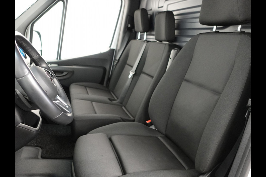 Mercedes-Benz Sprinter 315 CDI Automaat L2H2 PRO Airco MBUX Navigatie Adaptive Cruise Control Leder PDC VA + Camera Trekhaak 3500kg Comfortstoel