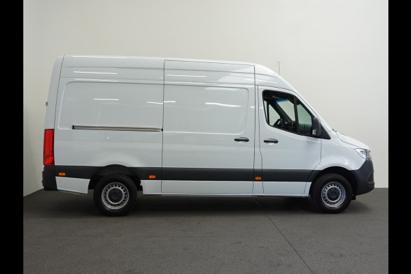 Mercedes-Benz Sprinter 315 CDI Automaat L2H2 PRO Airco MBUX Navigatie Adaptive Cruise Control Leder PDC VA + Camera Trekhaak 3500kg Comfortstoel