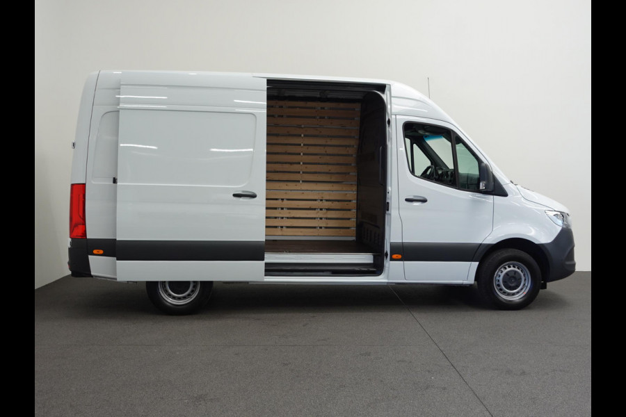 Mercedes-Benz Sprinter 315 CDI Automaat L2H2 PRO Airco MBUX Navigatie Adaptive Cruise Control Leder PDC VA + Camera Trekhaak 3500kg Comfortstoel