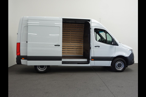 Mercedes-Benz Sprinter 315 CDI Automaat L2H2 PRO Airco MBUX Navigatie Adaptive Cruise Control Leder PDC VA + Camera Trekhaak 3500kg Comfortstoel