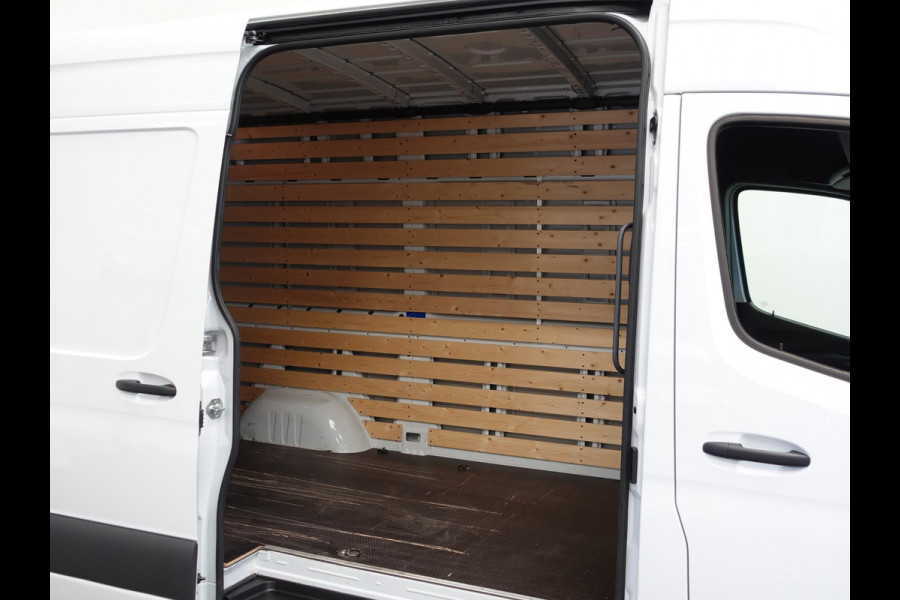 Mercedes-Benz Sprinter 315 CDI Automaat L2H2 PRO Airco MBUX Navigatie Adaptive Cruise Control Leder PDC VA + Camera Trekhaak 3500kg Comfortstoel