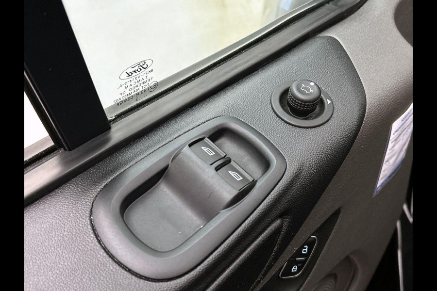 Ford Transit Custom 300 2.0 TDCI L2H1 Trend Automaat Airco Navigatie Cruisecontrol Camera Parkeersensoren Trekhaak
