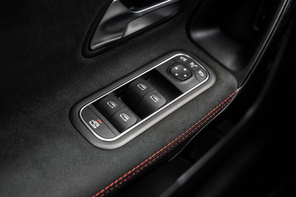 Mercedes-Benz A-Klasse 250 e AMG Line 218 PK 1e Eig Sfeerverlichting Widescreen Keyless Camera 19''