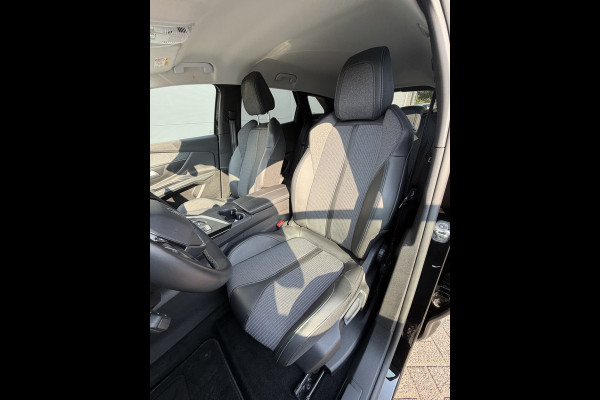 Peugeot 3008 225pk HYbrid Allure Pack Business (Trekhaak - Elektrische klep - 360gr Camera - LED - Automatische Airco - Navigatie - Apple Car