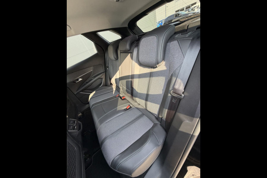 Peugeot 3008 225pk HYbrid Allure Pack Business (Trekhaak - Elektrische klep - 360gr Camera - LED - Automatische Airco - Navigatie - Apple Car