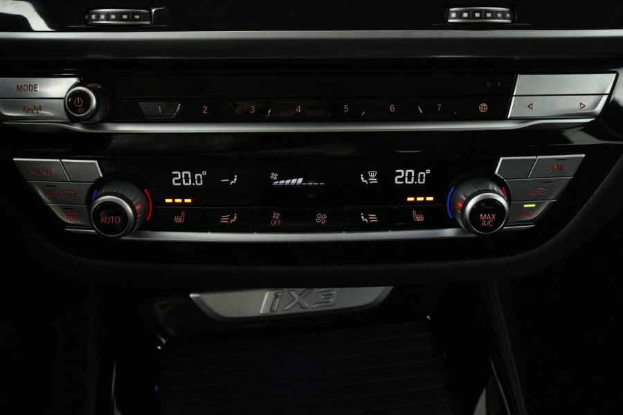 BMW iX3 Executive 80 kWh SOH 96% (PANORAMADAK, SFEERVERLICHTING, ADAPTIVE CRUISE, AUTOPILOT, STOELVERWARMING, 1e EIGENAAR)