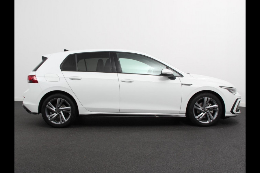Volkswagen Golf 1.5 eTSI DSG R-Line Panorama dak Navigatie Apple Carplay/Android Auto Climate Control Camera Dab Extra Getint Glas Adaptive Cruise Control Virtual Cockpit Lichtmetalen Velgen