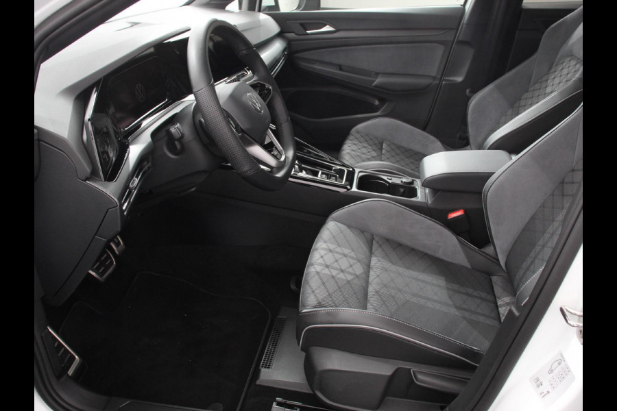 Volkswagen Golf 1.5 eTSI DSG R-Line Panorama dak Navigatie Apple Carplay/Android Auto Climate Control Camera Dab Extra Getint Glas Adaptive Cruise Control Virtual Cockpit Lichtmetalen Velgen