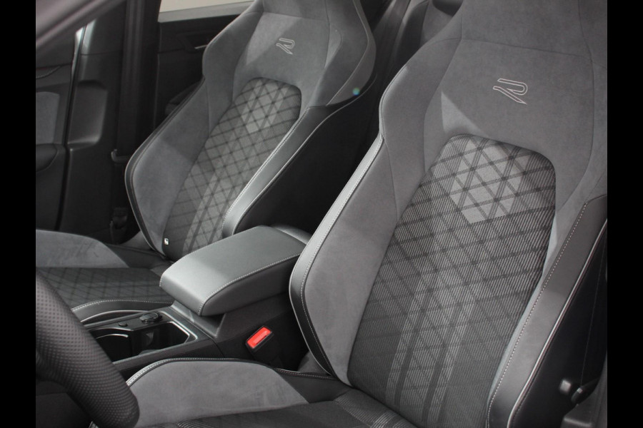 Volkswagen Golf 1.5 eTSI DSG R-Line Panorama dak Navigatie Apple Carplay/Android Auto Climate Control Camera Dab Extra Getint Glas Adaptive Cruise Control Virtual Cockpit Lichtmetalen Velgen