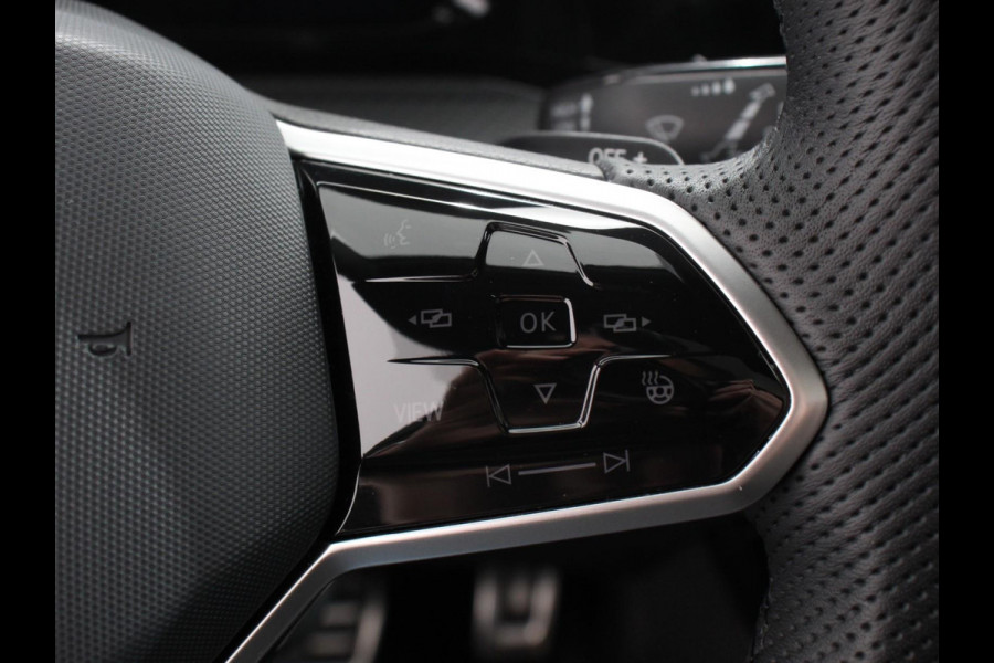 Volkswagen Golf 1.5 eTSI DSG R-Line Panorama dak Navigatie Apple Carplay/Android Auto Climate Control Camera Dab Extra Getint Glas Adaptive Cruise Control Virtual Cockpit Lichtmetalen Velgen