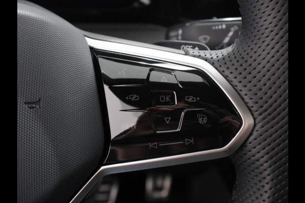 Volkswagen Golf 1.5 eTSI DSG R-Line Panorama dak Navigatie Apple Carplay/Android Auto Climate Control Camera Dab Extra Getint Glas Adaptive Cruise Control Virtual Cockpit Lichtmetalen Velgen