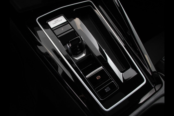 Volkswagen Golf 1.5 eTSI DSG R-Line Panorama dak Navigatie Apple Carplay/Android Auto Climate Control Camera Dab Extra Getint Glas Adaptive Cruise Control Virtual Cockpit Lichtmetalen Velgen