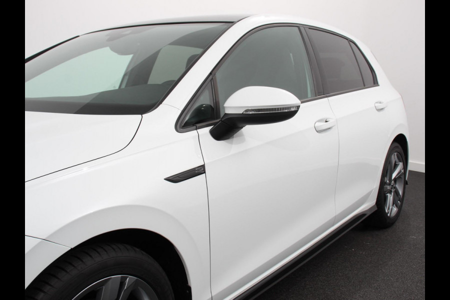 Volkswagen Golf 1.5 eTSI DSG R-Line Panorama dak Navigatie Apple Carplay/Android Auto Climate Control Camera Dab Extra Getint Glas Adaptive Cruise Control Virtual Cockpit Lichtmetalen Velgen