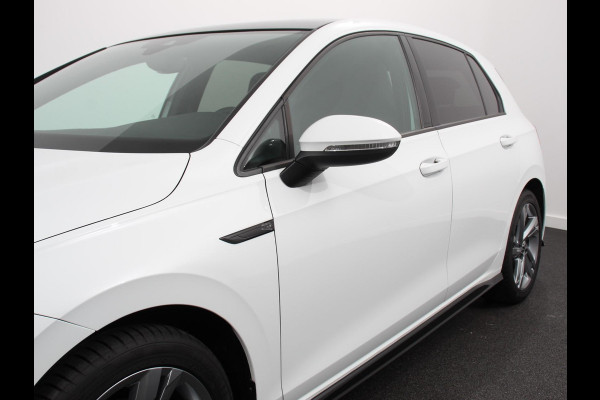 Volkswagen Golf 1.5 eTSI DSG R-Line Panorama dak Navigatie Apple Carplay/Android Auto Climate Control Camera Dab Extra Getint Glas Adaptive Cruise Control Virtual Cockpit Lichtmetalen Velgen