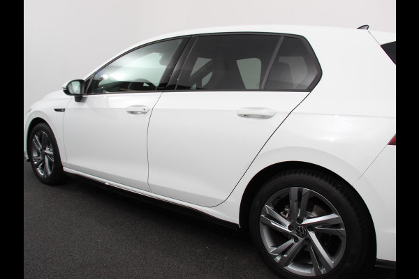Volkswagen Golf 1.5 eTSI DSG R-Line Panorama dak Navigatie Apple Carplay/Android Auto Climate Control Camera Dab Extra Getint Glas Adaptive Cruise Control Virtual Cockpit Lichtmetalen Velgen