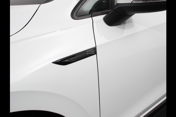 Volkswagen Golf 1.5 eTSI DSG R-Line Panorama dak Navigatie Apple Carplay/Android Auto Climate Control Camera Dab Extra Getint Glas Adaptive Cruise Control Virtual Cockpit Lichtmetalen Velgen