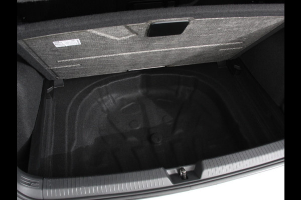 Volkswagen Golf 1.5 eTSI DSG R-Line Panorama dak Navigatie Apple Carplay/Android Auto Climate Control Camera Dab Extra Getint Glas Adaptive Cruise Control Virtual Cockpit Lichtmetalen Velgen