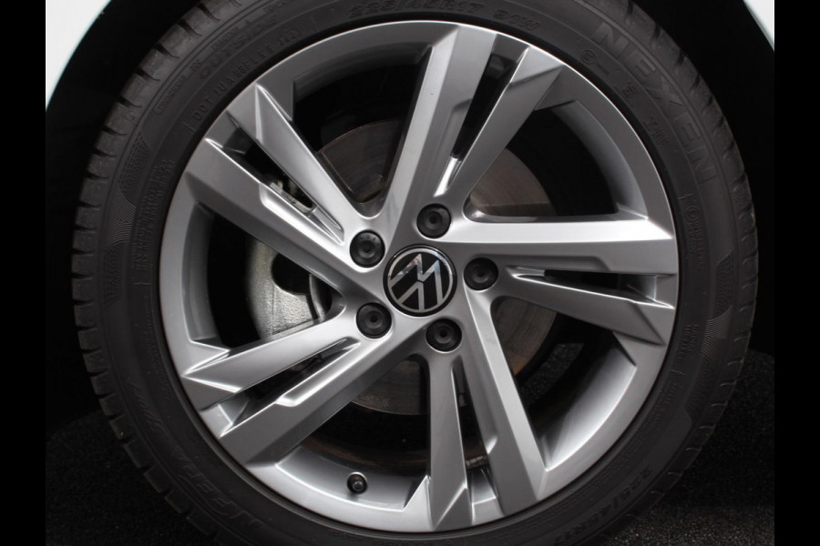 Volkswagen Golf 1.5 eTSI DSG R-Line Panorama dak Navigatie Apple Carplay/Android Auto Climate Control Camera Dab Extra Getint Glas Adaptive Cruise Control Virtual Cockpit Lichtmetalen Velgen