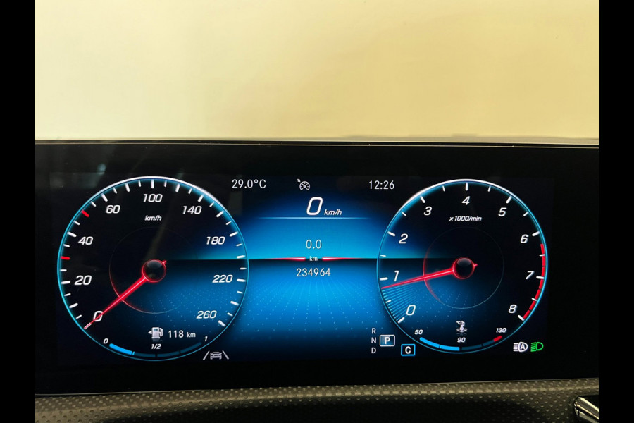 Mercedes-Benz CLA-Klasse Shooting Brake 200 / AMG / Pano / NL-auto / Memory