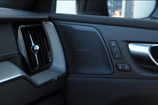 Volvo XC60 T8 455PK Automaat AWD Ultra Black Edition / stoelmassage - en ventilatie / Head-up display/ Harman Kardon audio/ BLIS/ Elektrischbedienbare stoelen met geheugen / Panoramadak/ Adaptive cruise control/ Pilot assist/ Apple Carplay/ Android auto/