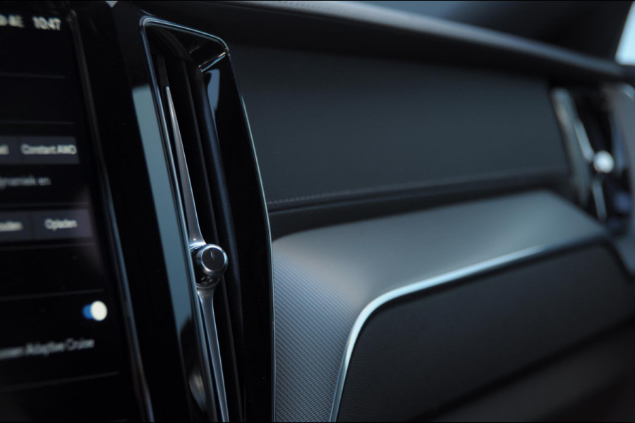 Volvo XC60 T8 455PK Automaat AWD Ultra Black Edition / stoelmassage - en ventilatie / Head-up display/ Harman Kardon audio/ BLIS/ Elektrischbedienbare stoelen met geheugen / Panoramadak/ Adaptive cruise control/ Pilot assist/ Apple Carplay/ Android auto/
