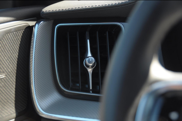 Volvo XC60 T8 455PK Automaat AWD Ultra Black Edition / stoelmassage - en ventilatie / Head-up display/ Harman Kardon audio/ BLIS/ Elektrischbedienbare stoelen met geheugen / Panoramadak/ Adaptive cruise control/ Pilot assist/ Apple Carplay/ Android auto/