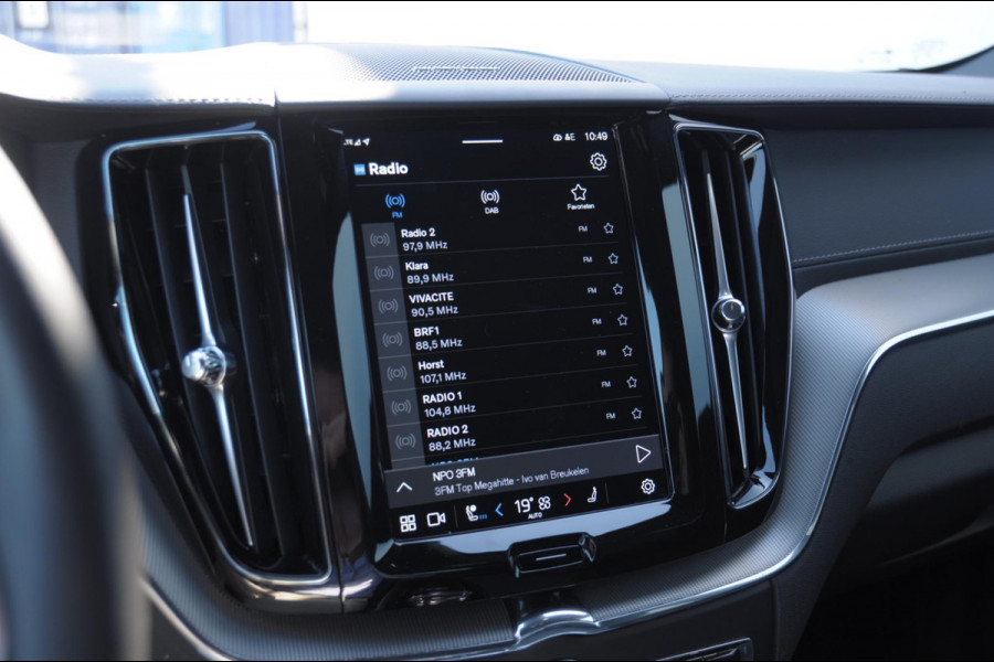 Volvo XC60 T8 455PK Automaat AWD Ultra Black Edition / stoelmassage - en ventilatie / Head-up display/ Harman Kardon audio/ BLIS/ Elektrischbedienbare stoelen met geheugen / Panoramadak/ Adaptive cruise control/ Pilot assist/ Apple Carplay/ Android auto/