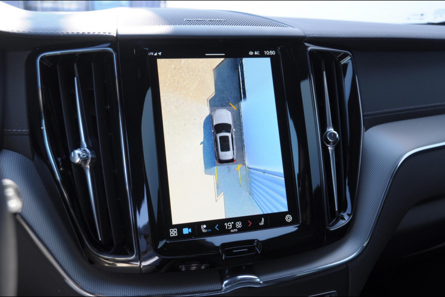 Volvo XC60 T8 455PK Automaat AWD Ultra Black Edition / stoelmassage - en ventilatie / Head-up display/ Harman Kardon audio/ BLIS/ Elektrischbedienbare stoelen met geheugen / Panoramadak/ Adaptive cruise control/ Pilot assist/ Apple Carplay/ Android auto/
